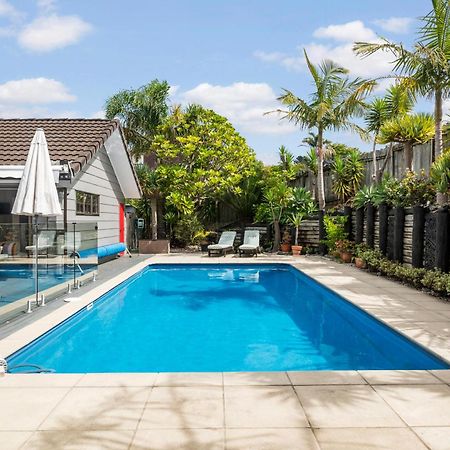 Villa With Pool In Browns Bay Окленд Экстерьер фото