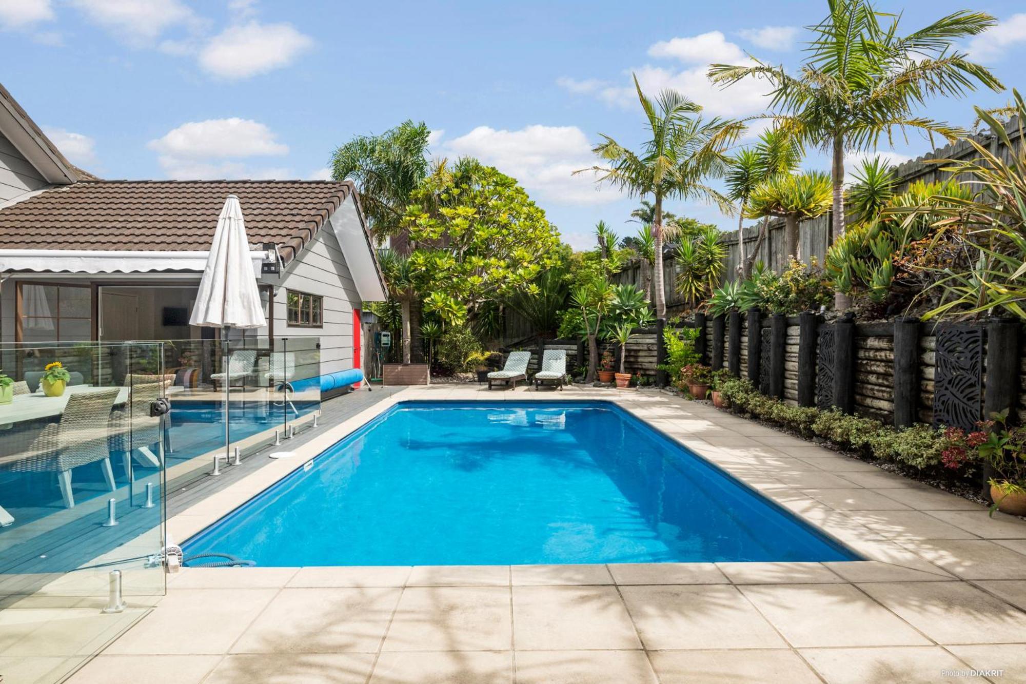 Villa With Pool In Browns Bay Окленд Экстерьер фото